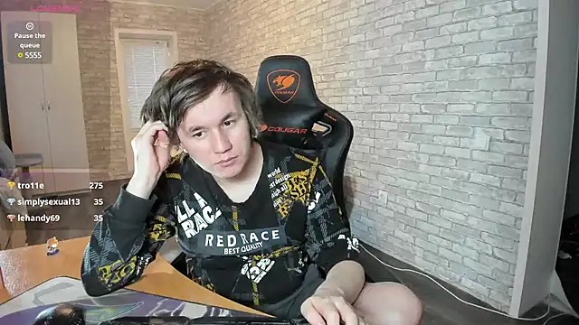 iliaskrislove online show from March 16, 2025, 1:38 pm
