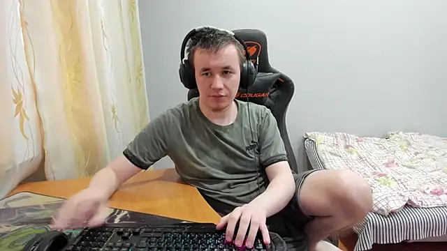 iliaskrislove online show from November 17, 2025, 11:47 am