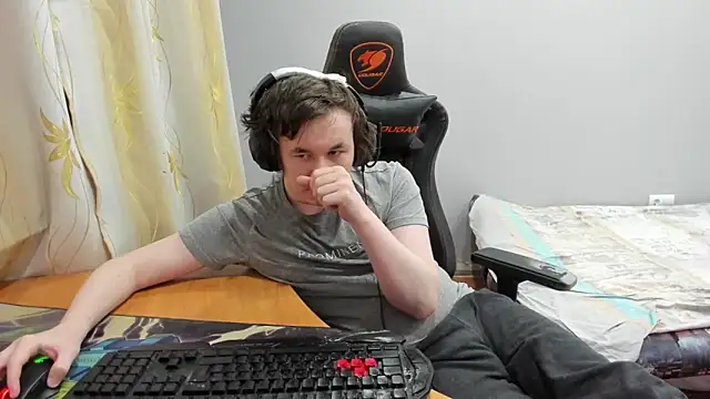 iliaskrislove online show from March 20, 2026, 7:37 pm