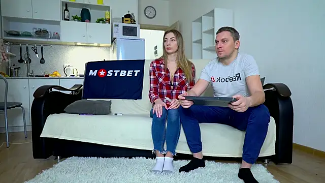 Snapshot of littlesweettifany chatting on December 25, 2024, 9:34 am littlesweettifany online show from December 25, 2024, 9:34 am