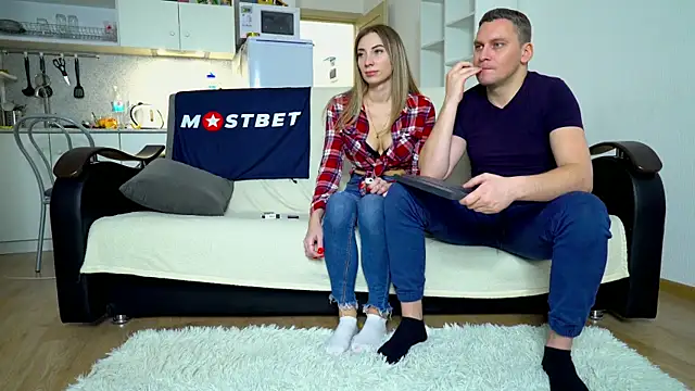 Snapshot of littlesweettifany chatting on January 14, 2025, 1:17 pm littlesweettifany online show from January 14, 2025, 1:17 pm