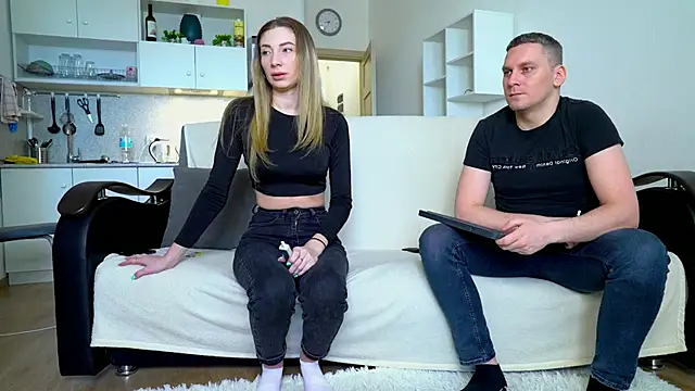 Snapshot of littlesweettifany chatting on March 19, 2025, 12:34 pm littlesweettifany online show from March 19, 2025, 12:34 pm