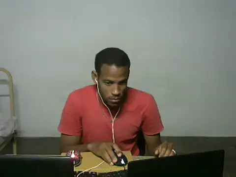 Snapshot of michel_sc chatting on February 17, 2026, 5:16 am michel sc online show from February 17, 2026, 5:16 am