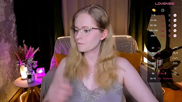 Aemilia  online show from November 19, 2025, 8:25 am