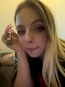 Alice Halle online show from October 2, 2025, 1:25 pm