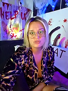 Snapshot of SpicyVicky chatting on October 17, 2025, 5:00 am SpicyVicky online show from October 17, 2025, 5:00 am