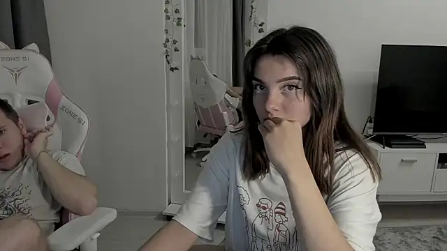 Snapshot of MashkaRay chatting on September 26, 2025, 5:20 pm MashkaRay online show from September 26, 2025, 5:20 pm