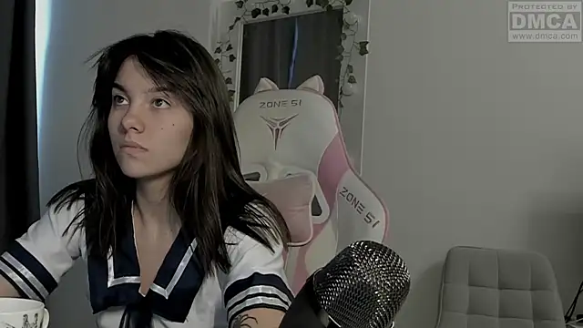 Snapshot of MashkaRay chatting on October 7, 2025, 6:47 am MashkaRay online show from October 7, 2025, 6:47 am