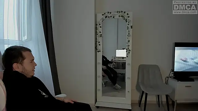 Snapshot of MashkaRay chatting on October 3, 2025, 2:18 pm MashkaRay online show from October 3, 2025, 2:18 pm