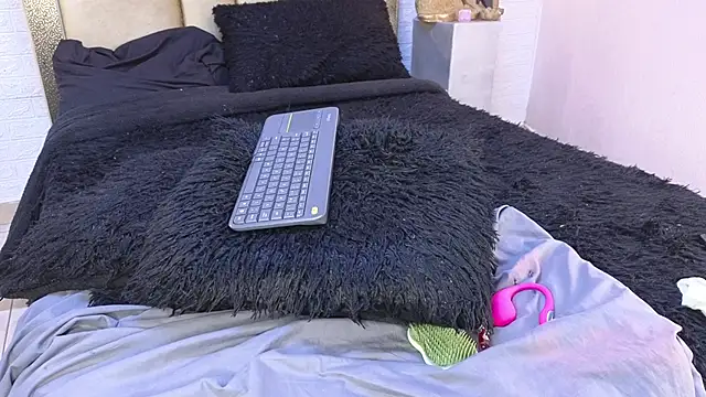 ximenawilliamss online show from November 3, 2025, 11:25 am