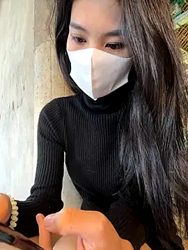 Snapshot of Ladygirrl22 chatting on November 21, 2025, 7:18 am Ladygirrl22 online show from November 21, 2025, 7:18 am