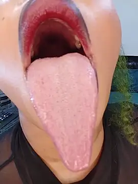 Snapshot of Sugartonguexx chatting on March 3, 2026, 7:10 pm Sugartonguexx online show from March 3, 2026, 7:10 pm