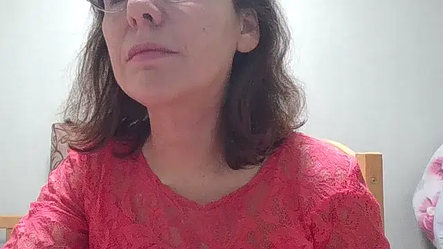 Snapshot of HollyJewel chatting on December 14, 2025, 6:24 pm HollyJewel online show from December 14, 2025, 6:24 pm