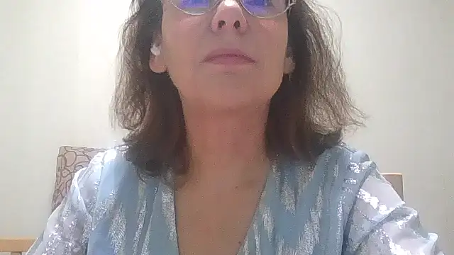 Snapshot of HollyJewel chatting on November 17, 2025, 4:11 pm HollyJewel online show from November 17, 2025, 4:11 pm