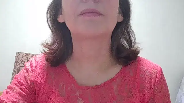 Snapshot of HollyJewel chatting on December 19, 2025, 1:57 pm HollyJewel online show from December 19, 2025, 1:57 pm