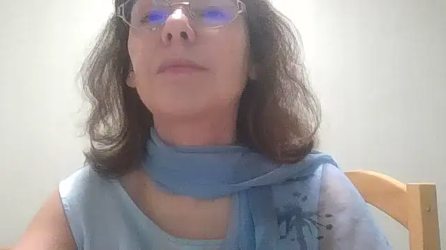 Snapshot of HollyJewel chatting on December 5, 2025, 6:39 pm HollyJewel online show from December 5, 2025, 6:39 pm