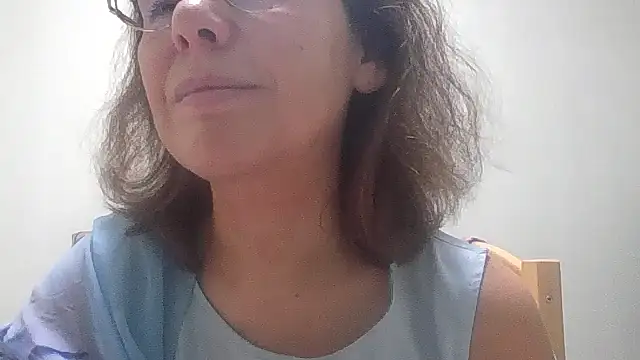 Snapshot of HollyJewel chatting on November 6, 2025, 5:17 pm HollyJewel online show from November 6, 2025, 5:17 pm