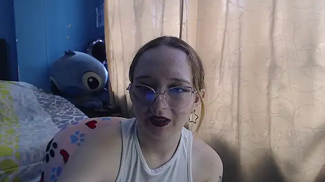 Liaroberts1 online show from March 17, 2025, 3:07 pm