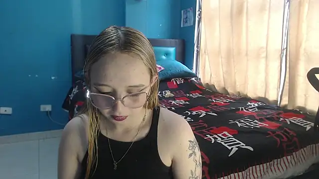 Liaroberts1 online show from September 20, 2025, 11:59 am