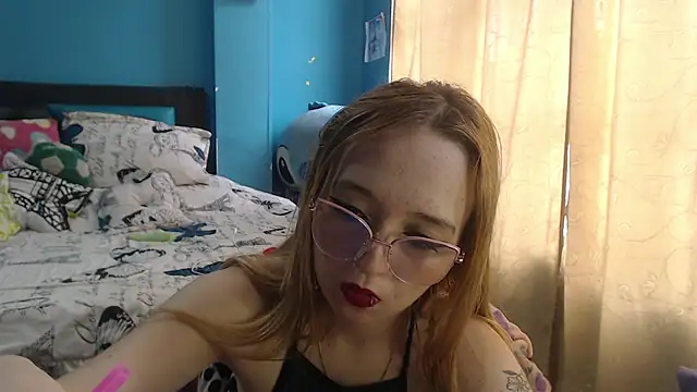 Liaroberts1 online show from February 19, 2025, 3:05 pm