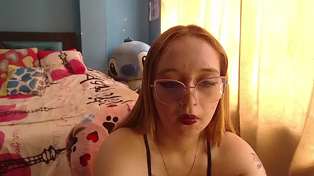 Liaroberts1 online show from February 14, 2025, 3:15 pm