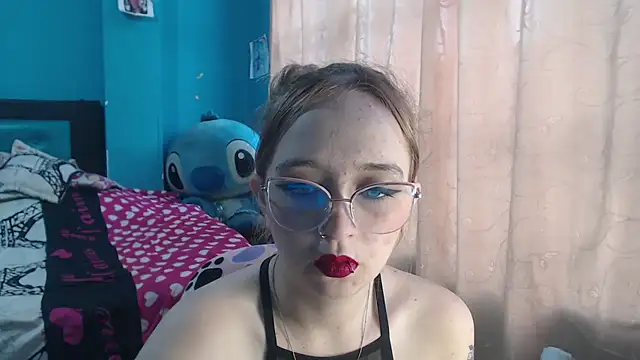 Liaroberts1 online show from February 11, 2025, 12:04 pm