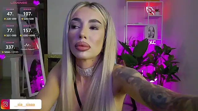 ArianaArianna online show from May 19, 2026, 6:26 pm