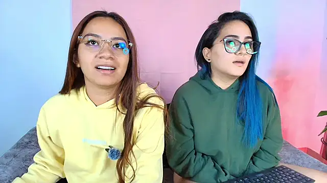 Snapshot of Jules_n_Gia chatting on September 30, 2025, 10:27 pm Jules n Gia online show from September 30, 2025, 10:27 pm