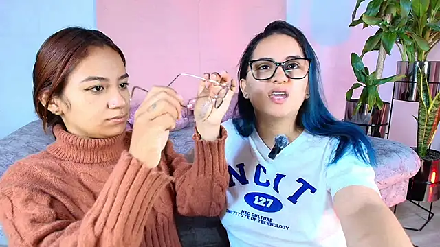 Snapshot of Jules_n_Gia chatting on September 25, 2025, 10:32 am Jules n Gia online show from September 25, 2025, 10:32 am