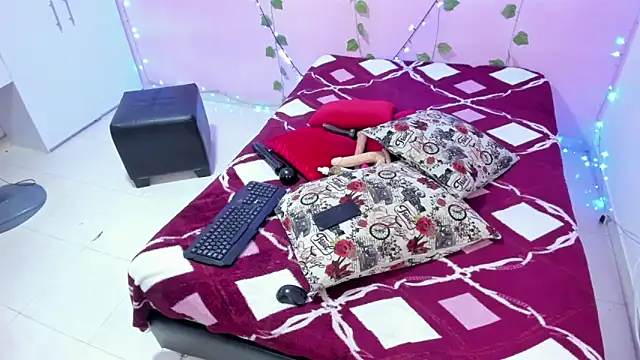 ambersmitx online show from January 1, 2025, 3:46 pm