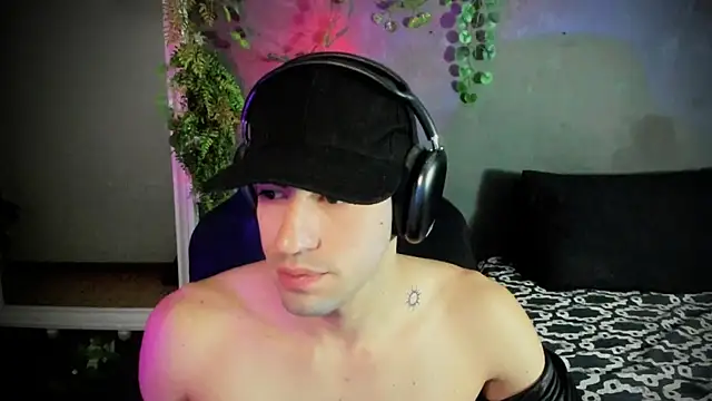 Snapshot of newjeff chatting on March 16, 2025, 8:32 pm newjeff online show from March 16, 2025, 8:32 pm