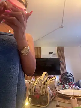 Snapshot of JoannaStanford chatting on October 24, 2025, 10:09 pm JoannaStanford online show from October 24, 2025, 10:09 pm