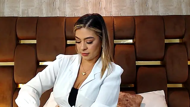 Snapshot of JoannaStanford chatting on September 17, 2025, 7:38 pm JoannaStanford online show from September 17, 2025, 7:38 pm