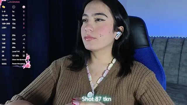 Snapshot of ZaraDames_ chatting on July 2, 2026, 2:23 am ZaraDames online show from July 2, 2026, 2:23 am