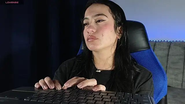 ZaraDames  online show from April 19, 2026, 5:08 am