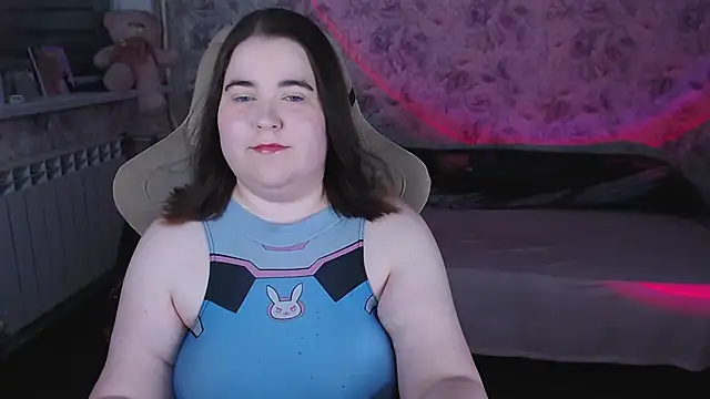 Estelle Hicks online show from April 12, 2026, 6:44 pm