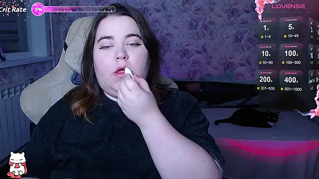 Estelle Hicks online show from September 19, 2025, 6:12 pm