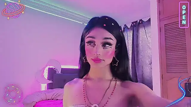 LittleEmmaa online show from December 1, 2024, 4:34 pm