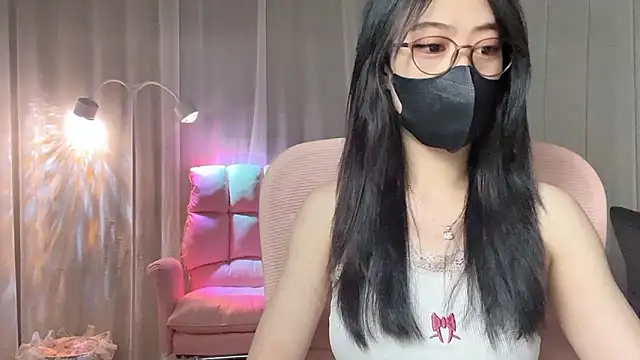  minji bae online show from April 14, 2026, 5:29 pm