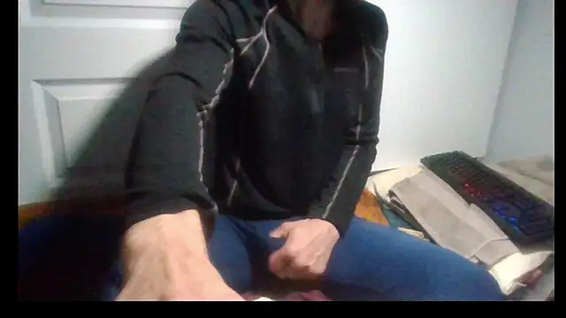 Snapshot of slendt94 chatting on October 15, 2025, 8:11 am slendt94 online show from October 15, 2025, 8:11 am