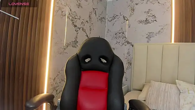 SUNNYCYRUS online show from November 12, 2025, 12:31 pm