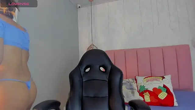 SUNNYCYRUS online show from December 22, 2025, 12:49 pm