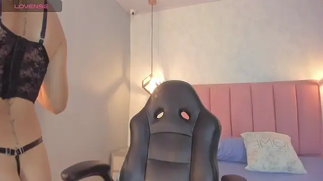 SUNNYCYRUS online show from January 9, 2026, 12:45 pm