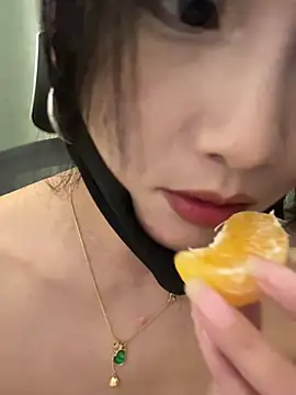 FeiFei-babe online show from February 17, 2025, 5:55 pm