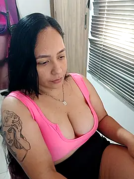 marta201 alfaro online show from November 5, 2025, 5:38 pm