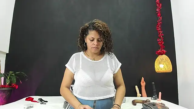 Snapshot of Luna_smit08 chatting on October 1, 2025, 8:46 pm Luna smit08 online show from October 1, 2025, 8:46 pm