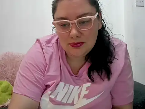 Snapshot of Bustycurves chatting on October 2, 2025, 9:07 pm Bustycurves online show from October 2, 2025, 9:07 pm