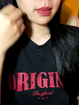 minmin2kk5 online show from November 18, 2025, 2:31 pm