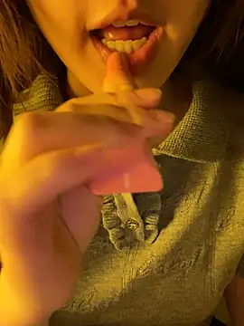 minmin2kk5 online show from March 12, 2026, 3:16 pm