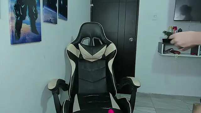 Snapshot of naomi_berckley chatting on October 3, 2025, 6:59 am naomi berckley online show from October 3, 2025, 6:59 am